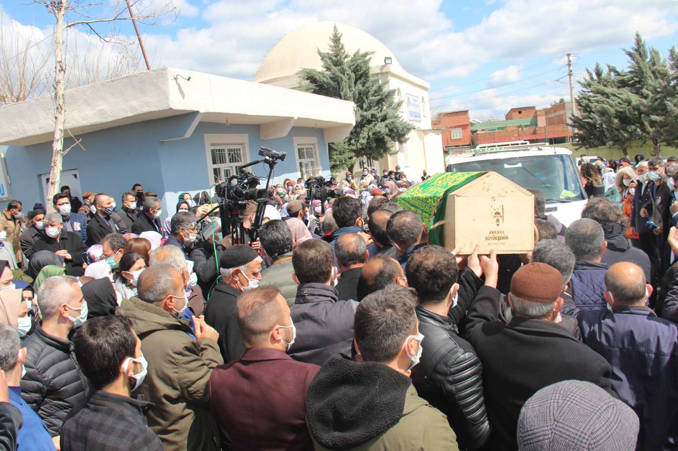 Prof. Dr. Kadri Yıldırım defnedildi Prof. Dr. Kadri Yıldırım defnedildi